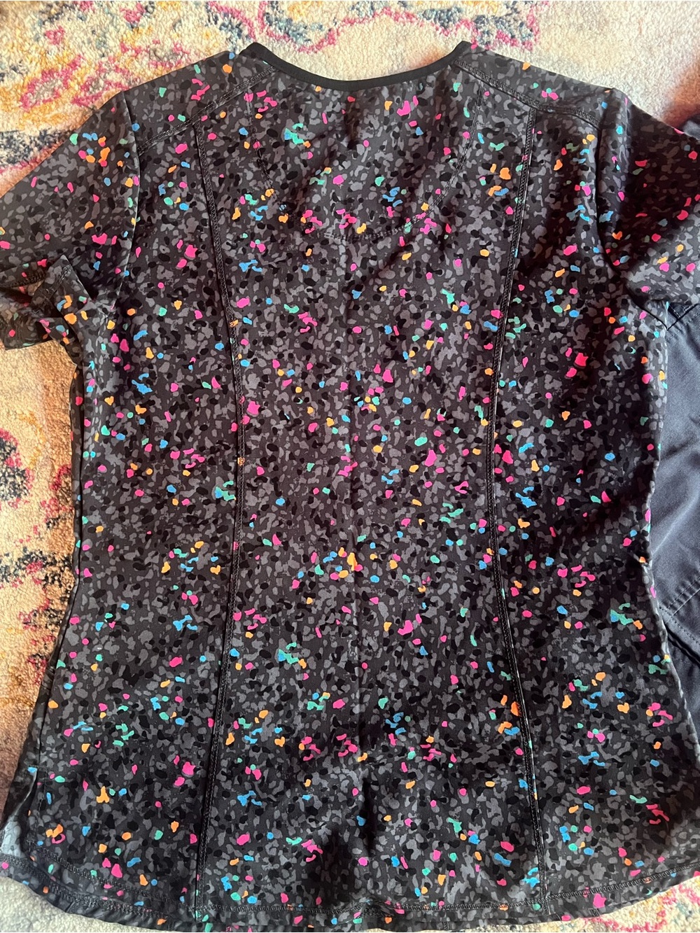 🩺3 Piece Scrub Set Charcoal Gray Top/Pants w/ Multicolor Confetti Print Top🩺 - Picture 6 of 16